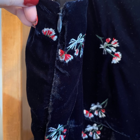 Moussy SZ 2 Navy Blue Velvet With Floral Embroidery Jumpsuit! - Picture 6 of 8